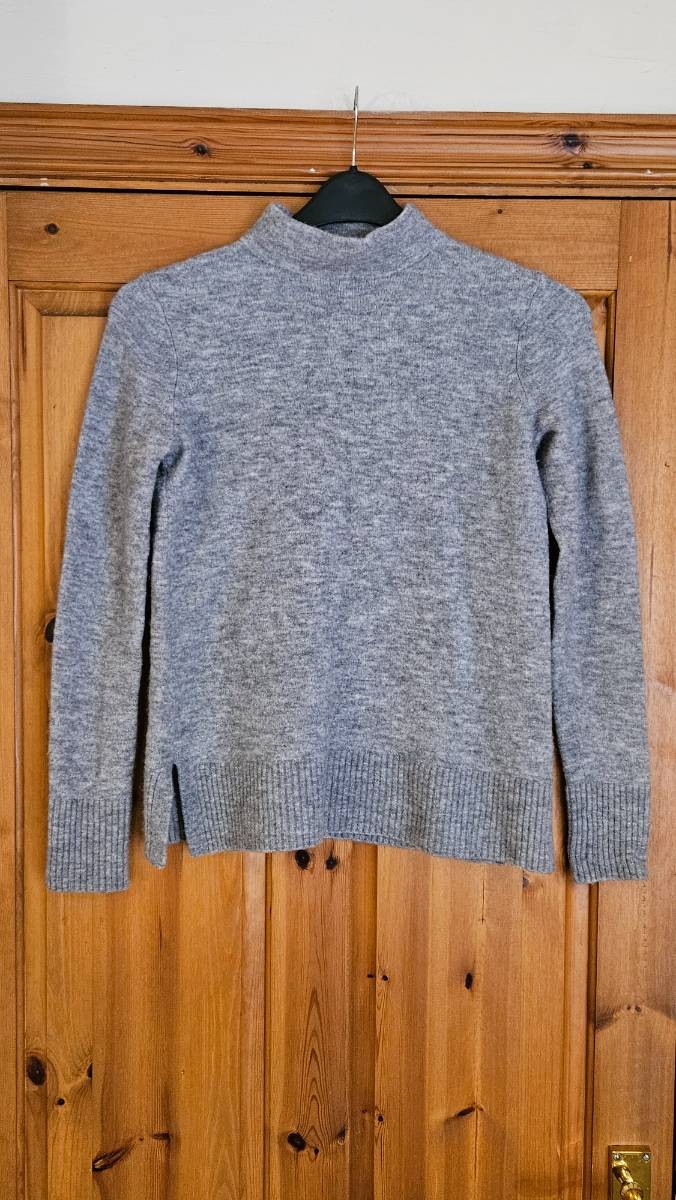 Ladies jumper extra small
