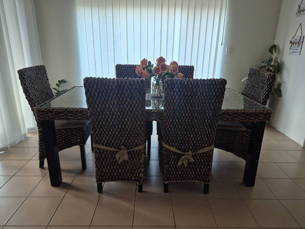 Dining Table with 6 Chairs 